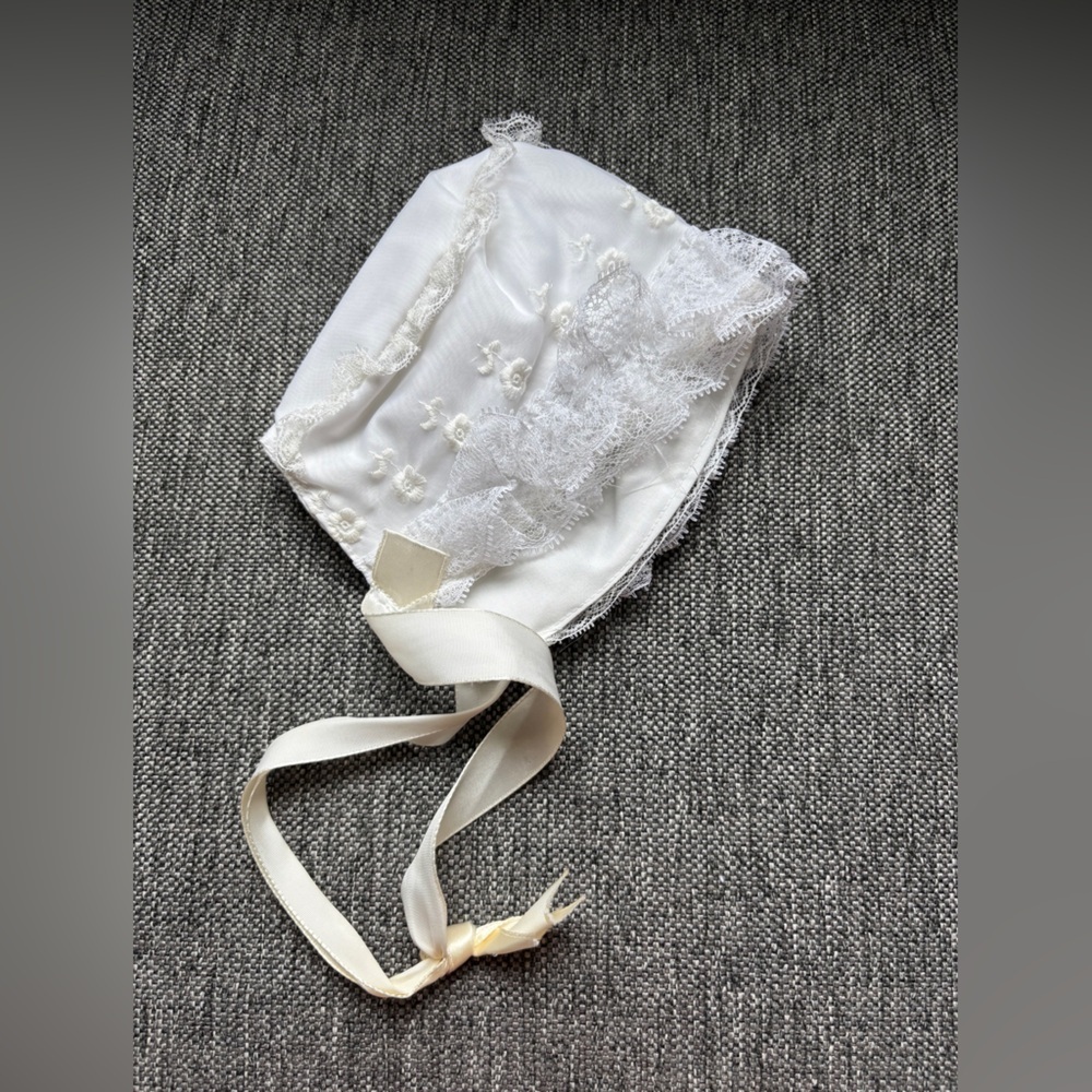 Vintage 70’s-80’s baby lace bonnet 0-6mo